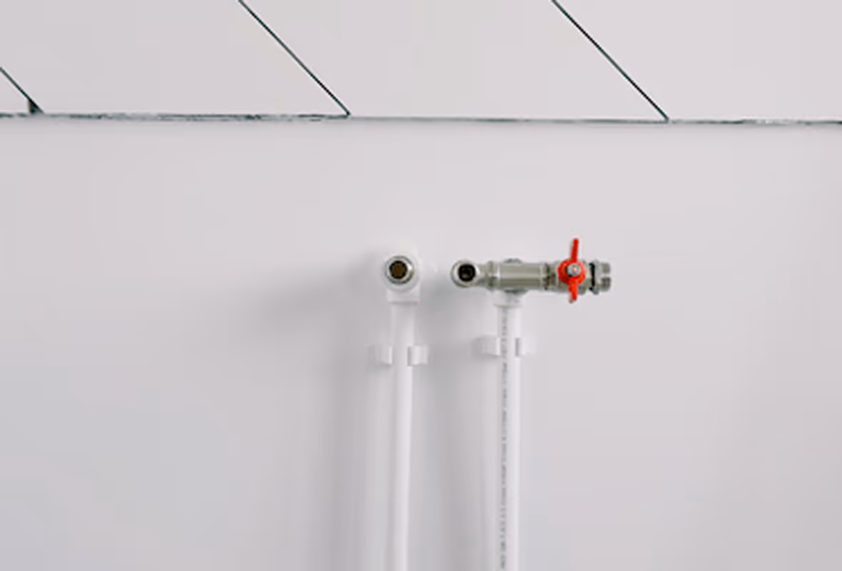 Dégât des eaux chez le voisin du dessus : le guide de survie